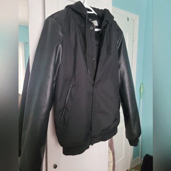 Men's Black Faux Vegan Leather Hooded Streetwear Bomber Jacket Small - Picture 2 of 15